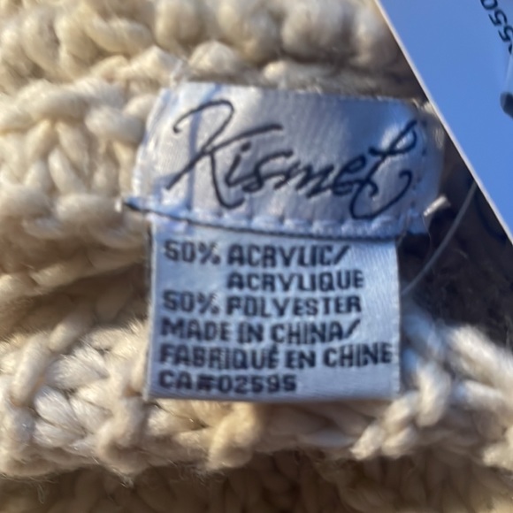 BNWT very soft cream-colored infinity scarf by Kismet. - Picture 4 of 7